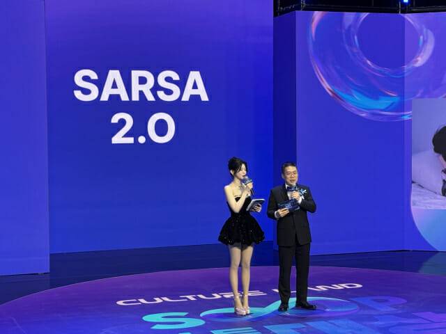 서수길 대표와 스트리머 박틸다가 AI 서비스 쌀사 2.0을 소개하고 있다. (사진=지디넷코리아)