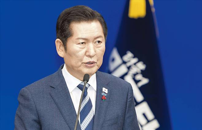 정청래 더불어민주당 대표가 26일 국회 기자회견에서 발언하고 있다. 정 대표는 이날 취임 147일만에 첫 기자회견을 가졌다./김지호 기자