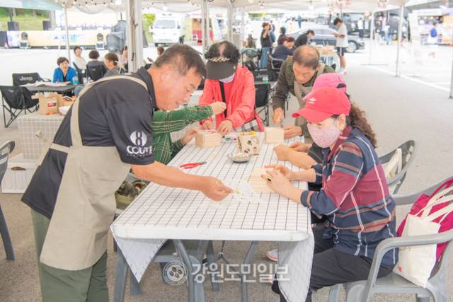 ▲ 거진다드림세비촌의 블랙우드 마을관리사회적협동조합은 연중 고성군의 크고 작은 축제와 행사에 참여해 소통·공유·협업의 글로벌 가치 확산에 기여하고 있다.