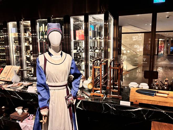 1955 Groceria displays costumes worn by the daeryeong suksu (royal master chef) alongside cooking props from the show. (Hong Yoo/The Korea Herald)