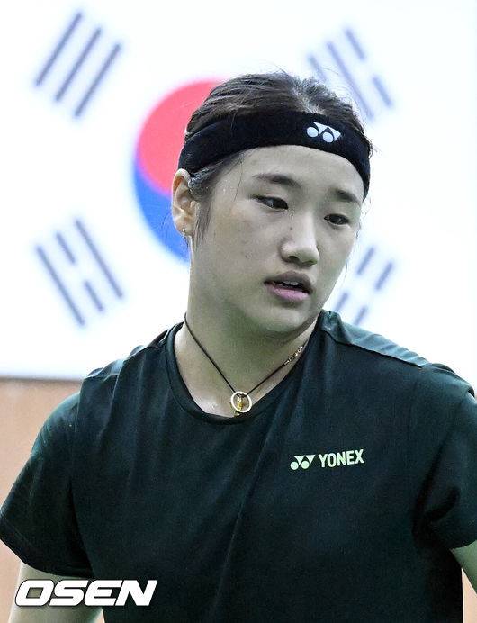 [OSEN=진천, 이대선 기자] 17일 충북 진천선수촌에서 대한민국 배드민턴 국가대표팀 미디어데이가 열렸다.배드민턴 대표팀 안세영이 훈련을 하고 있다. 2025.06.17 /sunday@osen.co.kr