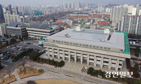 인천시는 올 한 해 정치·경제·사회·문화체육 등 각 분야에서 여러 성과를 냈다. 동시에 정책 실행이 미진하거나 외부 영향으로 소기의 성과를 내지 못했거나 보완해야 할 과제도 남겼다. 2025.12.28 /조재현기자  jhc@kyeongin.com