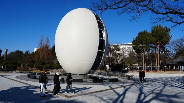 경주보문관광단지 보문호반에 설치된 APEC 상징물. 경북문화관광공사 제공