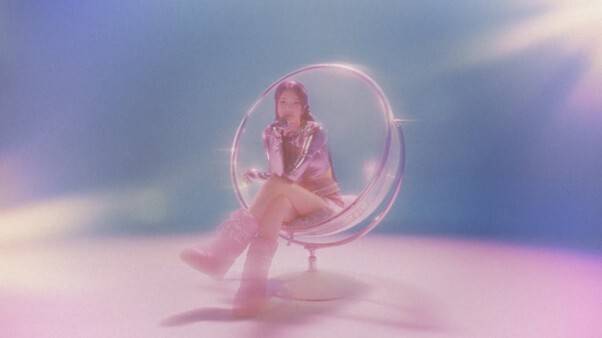 구독자 약 160만 명을 보유한 'xooos 수스'는 트렌디한 음색과 외모로 커버곡을 넘어 독자적인 가수로 성장했다. /유튜브 채널 'xooos 수스' 영상 캡처