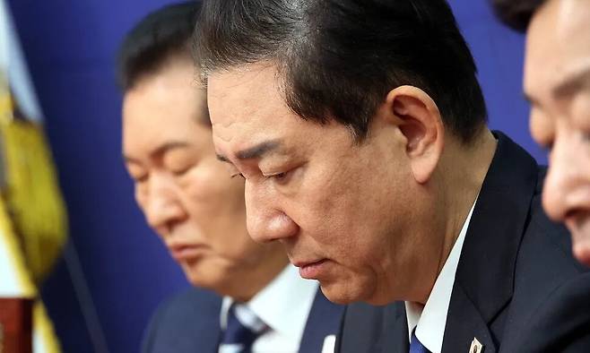 김병기 더불어민주당 원내대표가 24일 국회에서 열린 최고위원회의에 참석해 있다. 김경호 선임기자 jijae@hani.co.kr