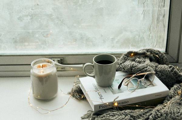 연말이나 연초에 선물로 향초를 주고받는 경우가 많지만, 호흡기가 민감한 사람은 향초를 사용하지 않는 게 좋다. /사진=클립아트코리아