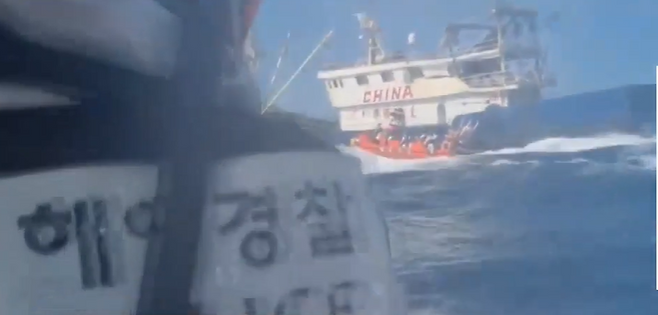제주 해경에 적발된 불법 조업 중국어선