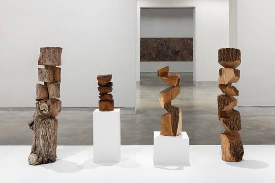 2024년 베니스 비엔날레 본전시에 나온 김윤신의 작품들. 사진 국제갤러리ㆍ리만머핀갤러리