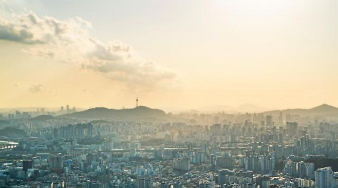 올해 송파와 과천의 20% 상승은 시장 회복이라기보다 강남 대체지에 수요가 집중되며 나타난 결과다. 게티이미지