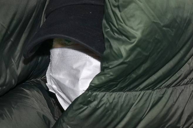 마약 혐의로 수사선상에 오른 상태에서 해외로 도피했다가 체포된 남양유업 창업주 외손녀 황하나씨가 지난 26일 경기도 안양시 수원지방법원 안양지원에서 열린 구속 전 피의자 심문(영장실질심사)에 출석하고 있다. 안양=연합뉴스