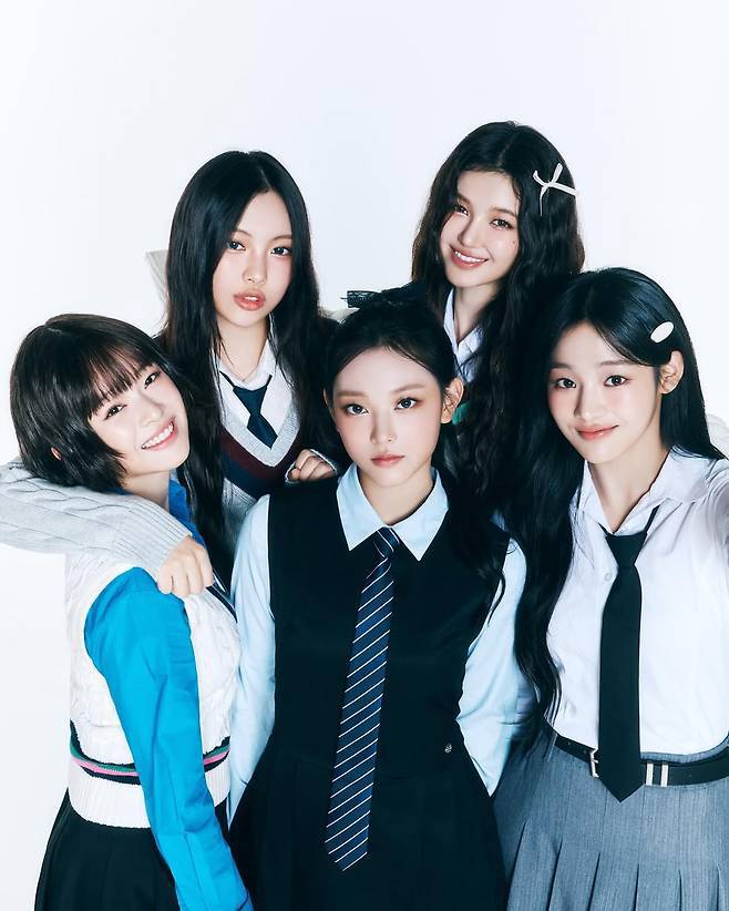 뉴진스. 멤버 하니, 혜인, 다니엘, 민지, 해린(왼쪽 아래부터 시계방향으로). 사진 제공=어도어