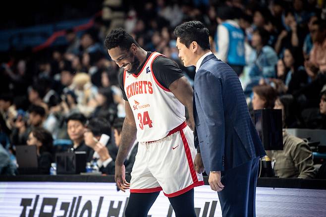 29일 고양 소노와 경기에서 환하게 웃고 있는 자밀 워니(서울 SK). 프로농구연맹 제공