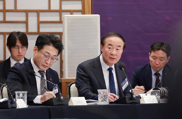 전영현 삼성전자 부회장이 지난 10일 용산 대통령실에서 열린 AI 시대의 K-반도체 비전과 육성전략 보고회에서 발언하고 있다. 2025.12.10 [사진=대통령실통신사진기자단]