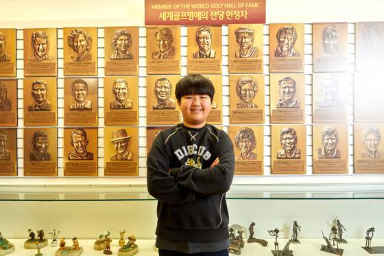 골프의 위대한 역사와 전통을 보존하고 골프 발전에 기여한 인물을 기리기 위해 1974년 설립된 세계 골프 명예의 전당을 살핀 이시온 학생기자.