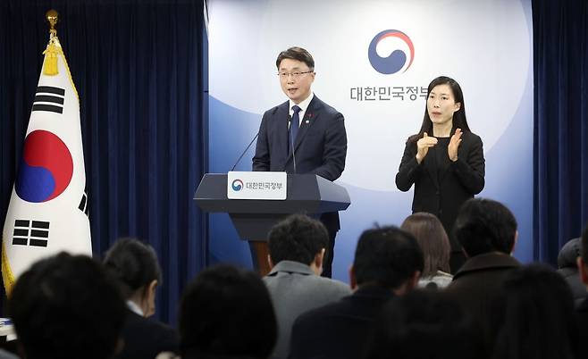 류제명 과학기술정보통신부 2차관이 29일 서울 종로구 정부서울청사에서 KT·LGU+ 침해사고 최종 조사결과 관련 브리핑을 하고 있다. 사진= 문경덕 기자