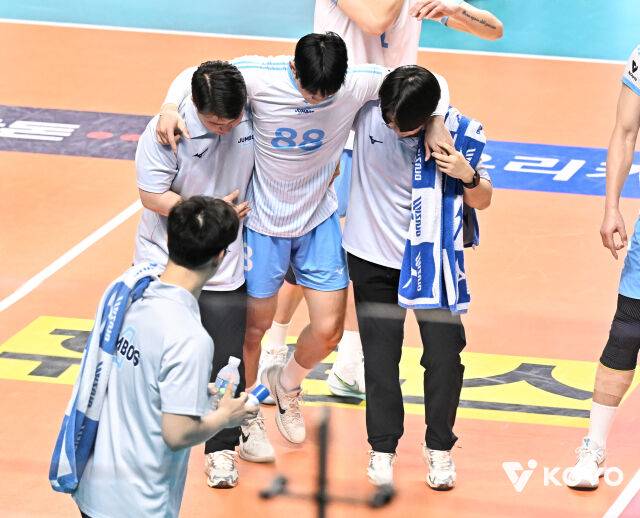 우리카드전에서 부상을 당한 임재영./KOVO