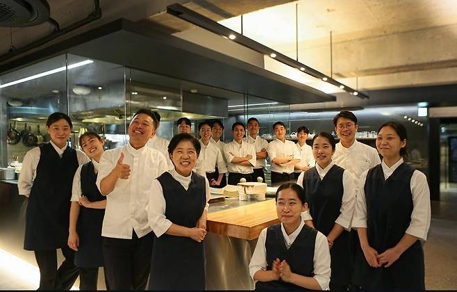 조은희 박성배 셰프와 온지음의 식구들. 인스타그램