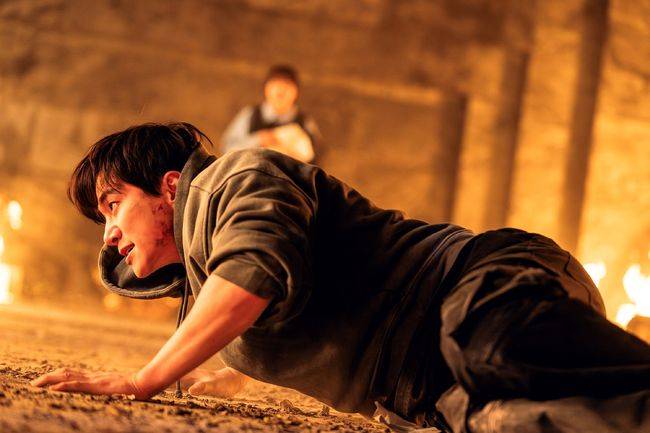 Cashero / Lee Jun-ho as Kang Sang-ung in Cashero Cr. Kim Hobin/Netflix © 2025