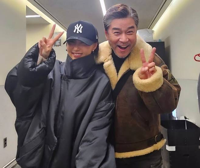 ▲ 화사(왼쪽), 황만익. 출처| 황민익 SNS