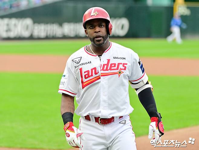 SSG 랜더스가 29일 외국인 타자 기예르모 에레디아와 총액 130만 달러(약 18억 6000만 원)의 조건에 재계약을 체결했다고 밝혔다. 4년 연속 KBO리그 무대를 누비게 됐다. 사진 엑스포츠뉴스 DB