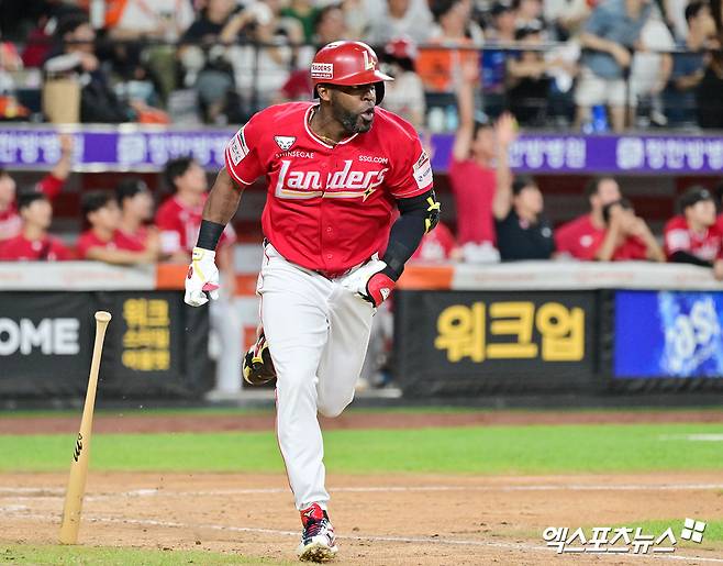 SSG 랜더스가 29일 외국인 타자 기예르모 에레디아와 총액 130만 달러(약 18억 6000만 원)의 조건에 재계약을 체결했다고 밝혔다. 4년 연속 KBO리그 무대를 누비게 됐다. 사진 엑스포츠뉴스 DB