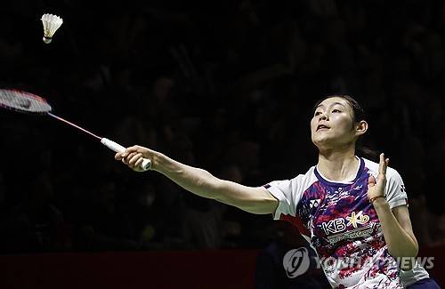 Japanese women's badminton veteran national team member Nozomi Okuhara said her goal is to catch up with Ahn Se-young ahead of the new year in 2026. Photo Yonhap News