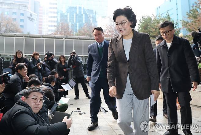 이혜훈 기획예산처 장관 후보자 첫 출근 (서울=연합뉴스) 김성민 기자 = 이혜훈 기획예산처 장관 후보자가 29일 서울 중구 예금보험공사에 마련된 인사청문회 준비 사무실로 출근하고 있다. 2025.12.29 ksm7976@yna.co.kr