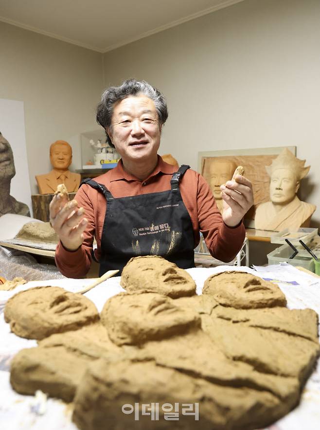김준규 작가는 대한민국 1호검사 이준 열사와 임시정부 2대 국무령을 지낸 홍진 선생의 흉상도 만들었다. 대검찰청에 두었던 두 흉상은 현재 김 작가의 아뜰리에로 옮겨둔 상태다.(사진=이영훈 기자)