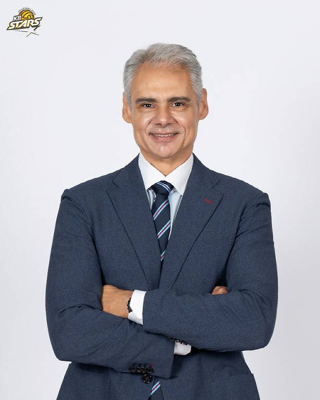 레오나르도 카르발류 감독. 사진=KB배구단