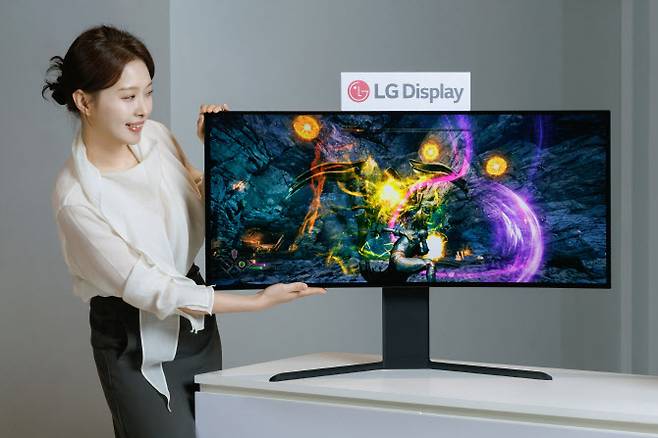 LG디스플레이 39인치 5K2K 모니터용 OLED 패널.(사진=LG디스플레이)
