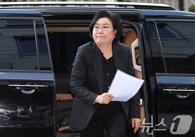 초대 기획예산처 장관 후보자로 지명된 이혜훈 전 국민의힘 의원이 30일 오전 서울 중구 예금보험공사에 마련된 인사청문회 준비 사무실로 출근하고 있다. 2025.12.30/뉴스1 ⓒ News1 박지혜 기자