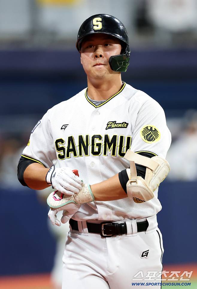 1일 고척스카이돔에서 열린 2025 KBO 퓨처스리그 챔피언결정전 상무와 KT의 경기, 8회말 상무 전미르가 스트라이크 아웃 낫아웃으로 물러나고 있다. 고척=허상욱 기자wook@sportschosun.com/2025.10.01/