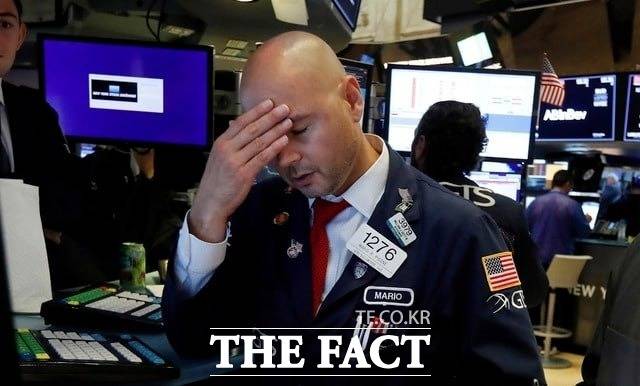 29일(현지시간) 뉴욕증권거래소에 따르면 이날 다우존스30산업평균지수를 포함한 3대 지수는 일제히 하락 마감했다. /더팩트 DB