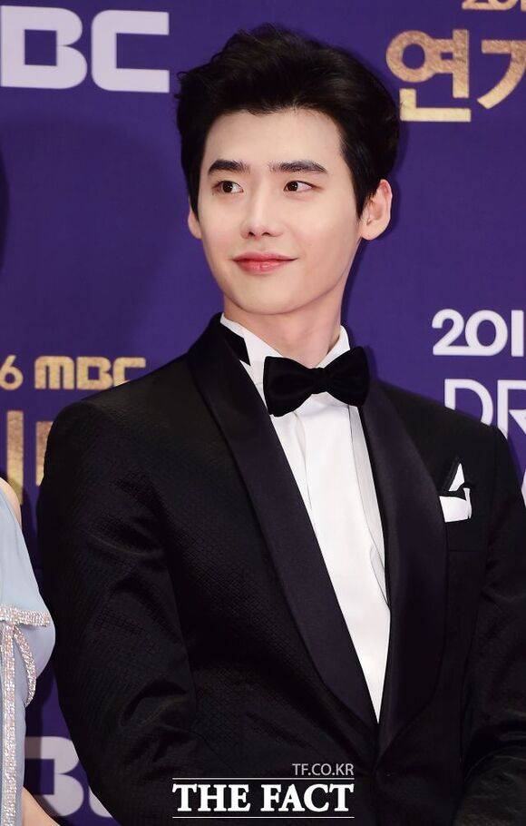 배우 이종석이 암 환자들을 위해 서울아산병원에 1억 원을 기부했다. /더팩트 DB