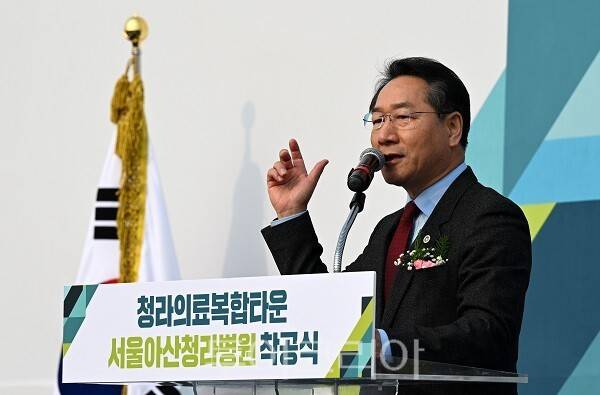 유정복 인천광역시장이 29일 서구 청라동에서 열린 '청라의료복합타운 서울아산청라병원 착공식'에서 축사를 하고 있다.