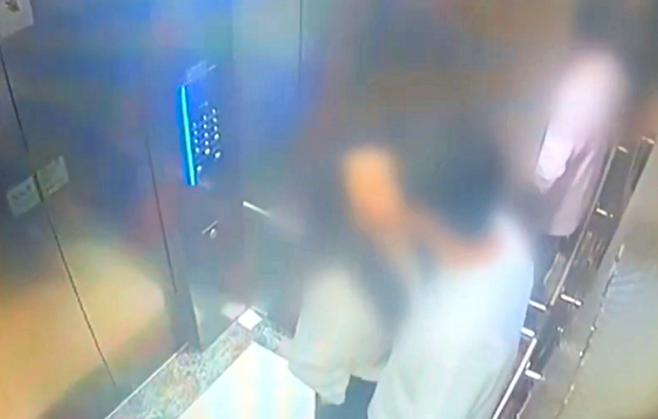 남편과 유명 트로트 여가수가 불륜을 저질렀다고 호소하는 사연이 전해졌다. JTBC 사건반장 방송화면 캡처