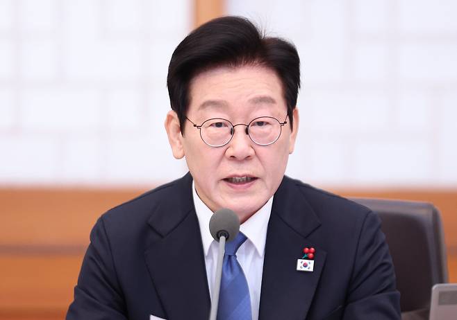 이재명 대통령이 30일 청와대에서 열린 국무회의에서 발언하고 있다. /뉴스1