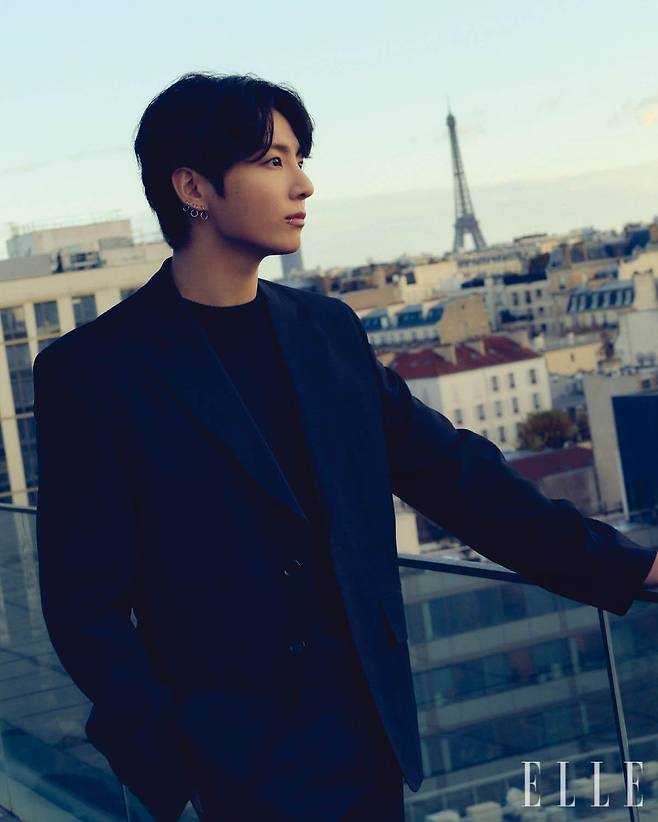 샤넬 향수 연구소의 테라스에서 만난 정국.