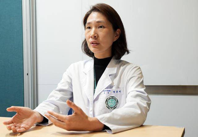 23일 서울 강서구 이화여대 서울병원에서 만난 송은미 소화기내과 교수가 염증성 장질환에 대해 설명하고 있다. 이화여대 서울병원 제공