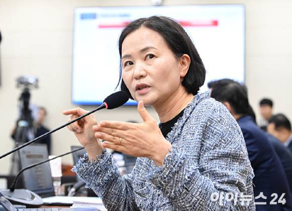 이해민 조국혁신당 의원이 21일 서울 여의도 국회 과학기술정보방송통신위원회에서 열린 정보통신산업진흥원 등에 대한 국정감사에서 질의를 하고 있다. [사진=곽영래 기자]