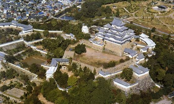 일본을 대표하는 히메지성은 내년부터 외국인에겐 입장료가 인상된다. 중앙포토