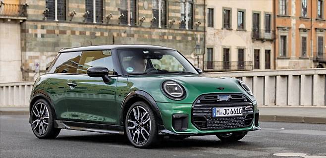 미니(MINI) 고유의 헤리티지가 가장 깊이 담긴 ‘미니 쿠퍼 3-도어’ 외관.  미니코리아 제공