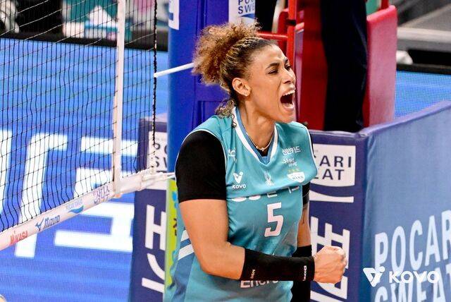 GS칼텍스 실바가 27일 서울 장충체육관에서 열린 2025-2026 V리그 여자부 흥국생명과의 경기에서 득점한 뒤 주먹을 쥐며 포효하고 있다. 한국배구연맹(KOVO) 제공