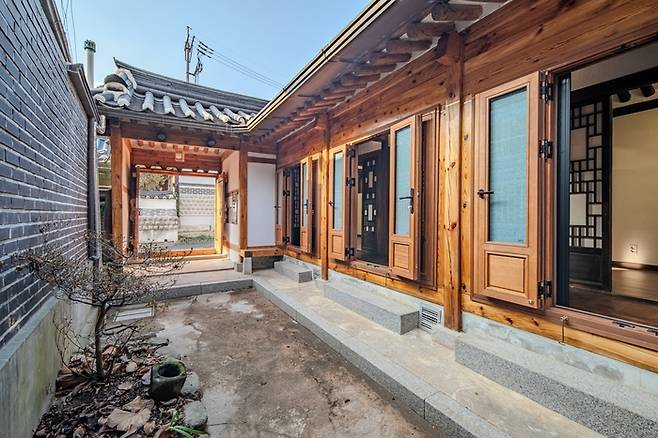앞·뒷마당 텃밭에 장독대까지 갖춘 ‘원서동 5호’ 공공한옥. [서울시]