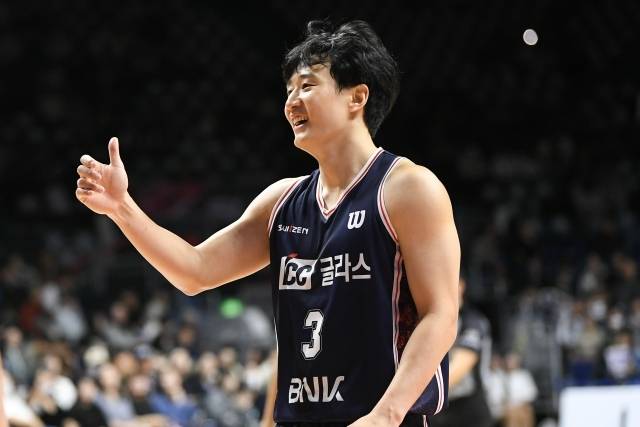 KCC에 의하면 허웅은 DB전 엔트리에 포함된다. 다만 출전 시간은 정해지지 않았다. 30일 오후 훈련을 얼마나 잘 소화하는지에 따라 결정될 것으로 보인다. 사진=KBL 제공