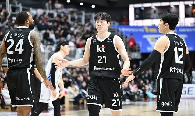 KT 선수단. 사진=KBL 제공
