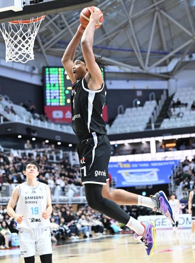 아이재아 힉스가 39점 5리바운드 2어시스트를 기록, 최고의 활약을 펼쳤다. KBL 입성 후 단일 경기 최다 득점 기록을 세웠다. 사진=KBL 제공