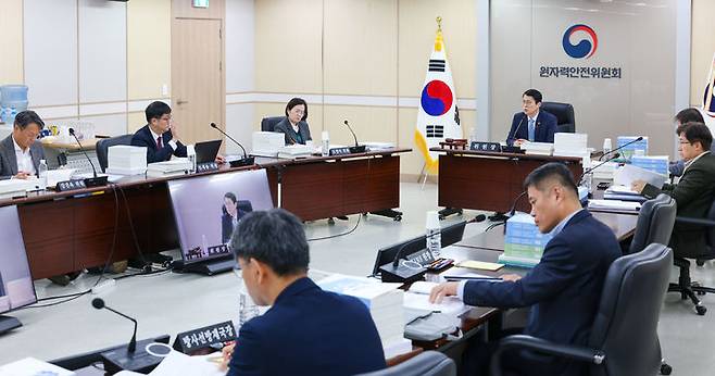 [세종=뉴시스]제228회 원자력안전위원회 회의사진이다.(사진=원안위 제공) *재판매 및 DB 금지