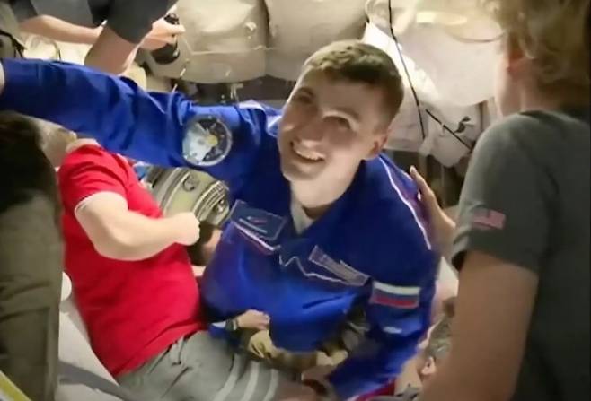 국제우주정거장(ISS)에서 임무를 수행하는 러시아 우주인 알렉세이 주브리츠키. 영상 캡처