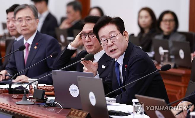 이재명 대통령, 국무회의 발언 (서울=연합뉴스) 한상균 기자 = 이재명 대통령이 30일 청와대에서 열린 국무회의에서 발언하고 있다. 2025.12.30 [청와대통신사진기자단] xyz@yna.co.kr